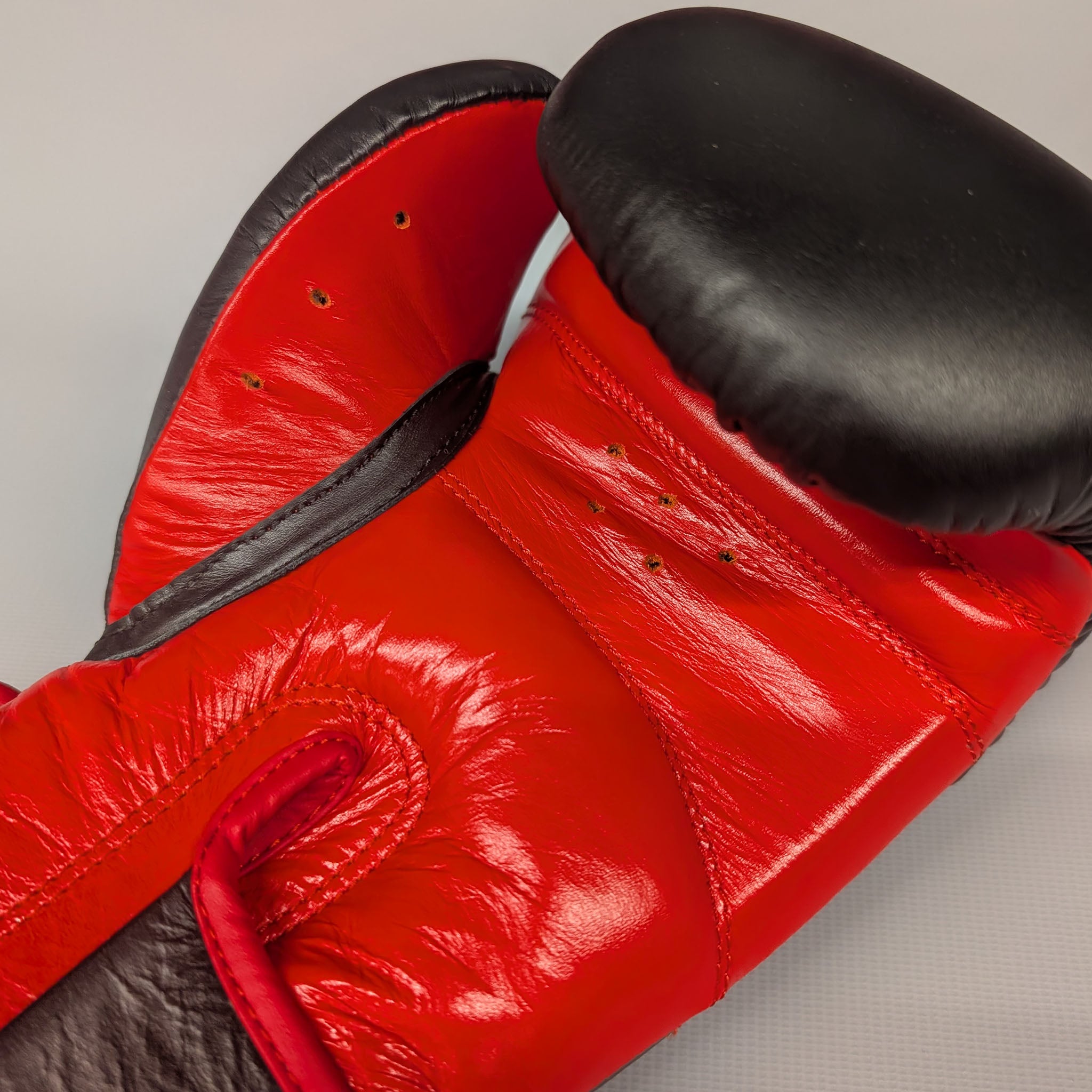 16oz Boxing Gloves - FH1 - Logo - The Fight Hub